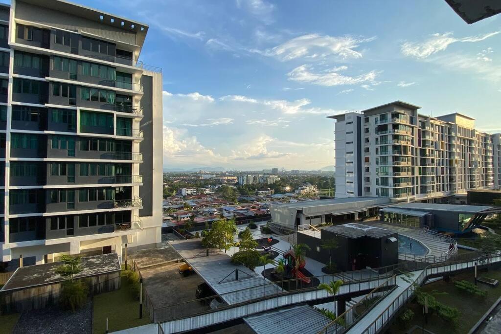 8Pax Cozy Home Stay Jazz Suites 1 Vivacity Kuching Sarawak 3Br Kültér fotó