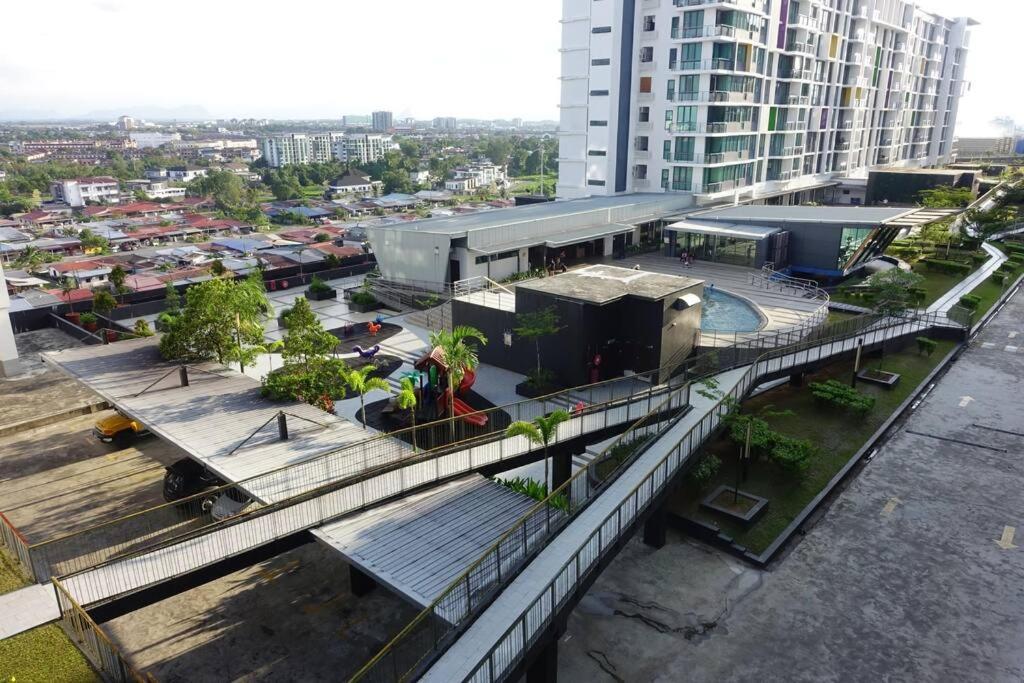 8Pax Cozy Home Stay Jazz Suites 1 Vivacity Kuching Sarawak 3Br Kültér fotó
