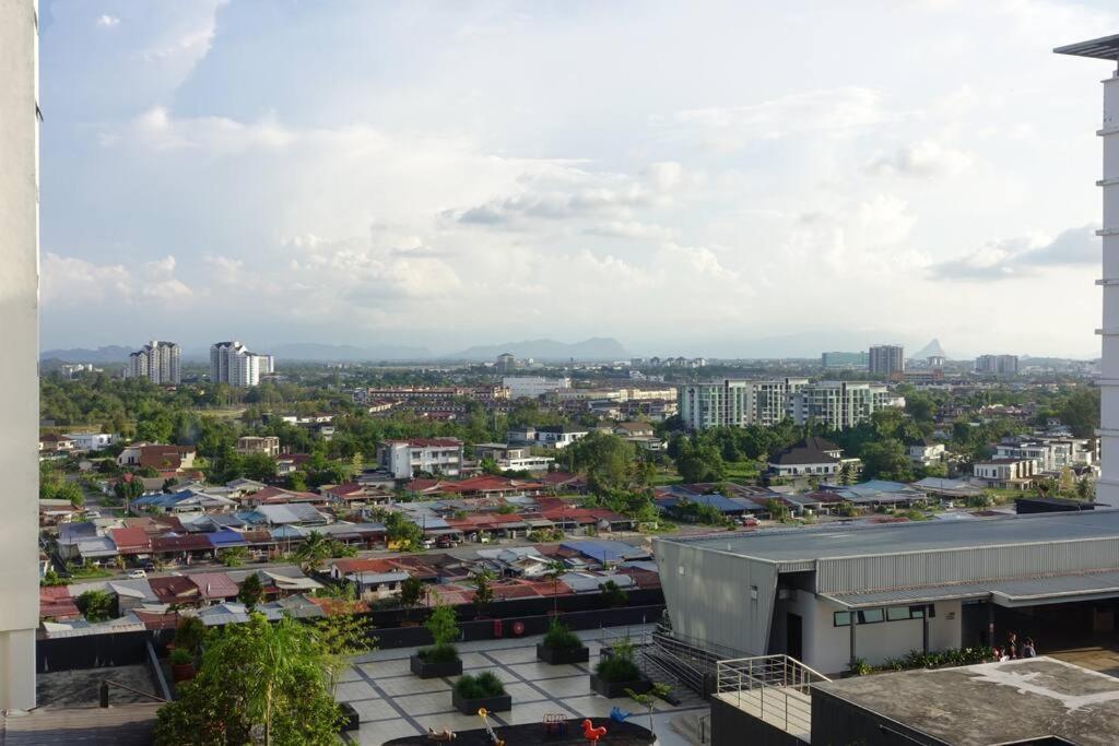 8Pax Cozy Home Stay Jazz Suites 1 Vivacity Kuching Sarawak 3Br Kültér fotó